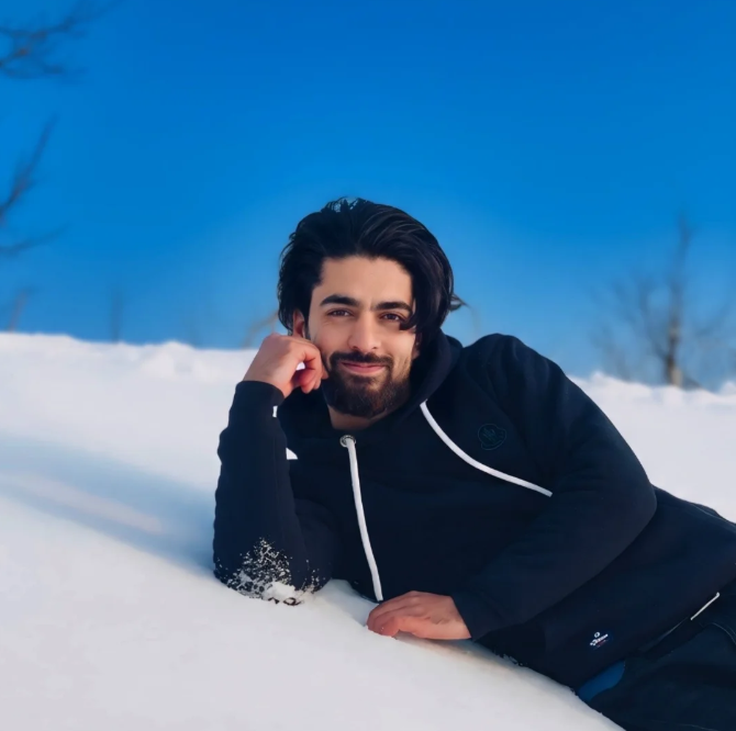 Frozen in Time: Witnessing the 2026 'Chillai Kalan' Snowfall Through a Tech Lens